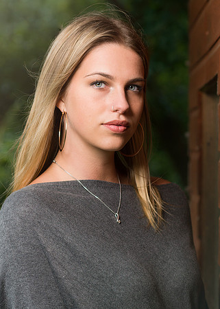 Laura (15)