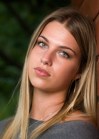 Laura (19)