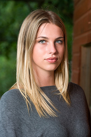 Laura (9)